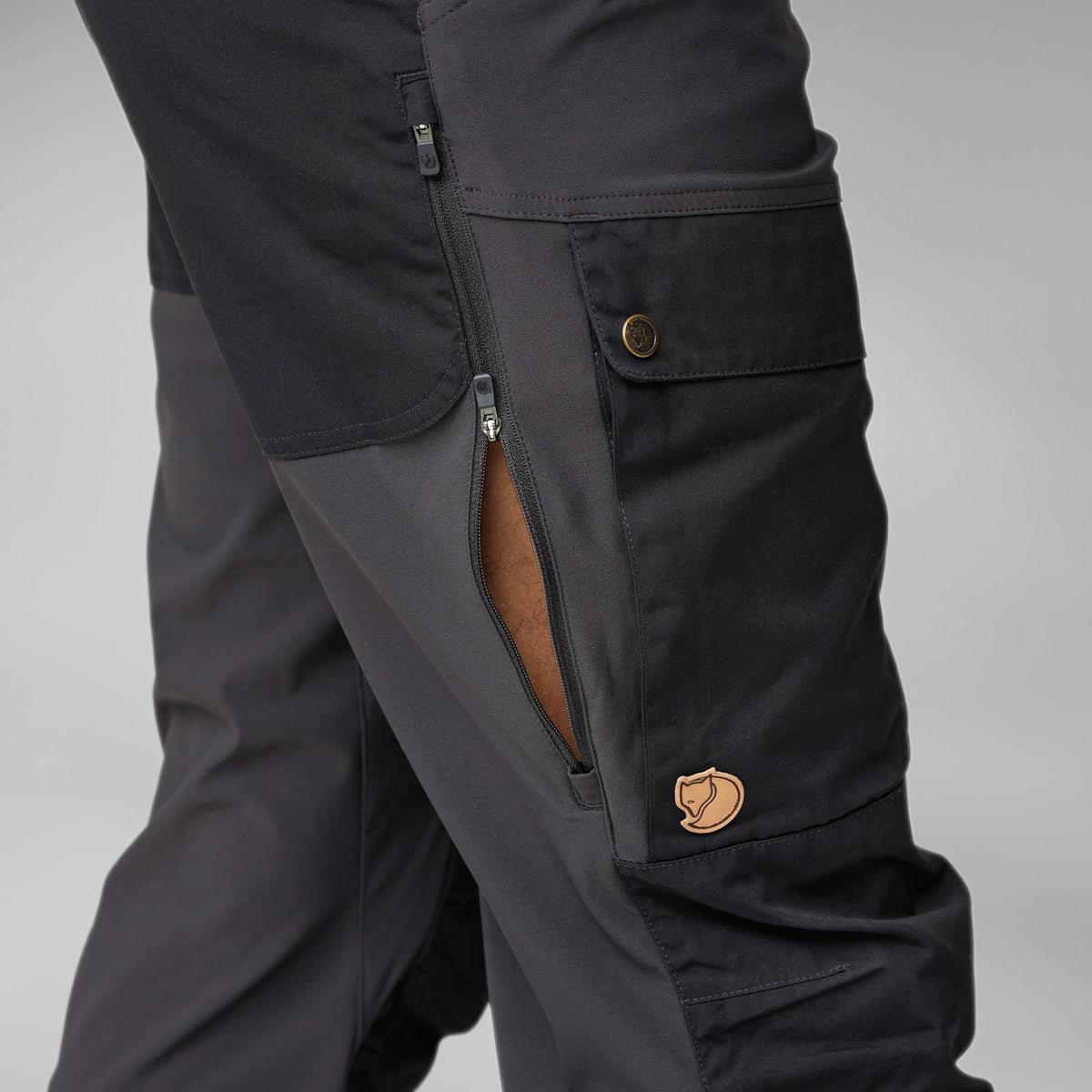 Fjallraven Keb Trousers M - thigh ventilation zip detail
