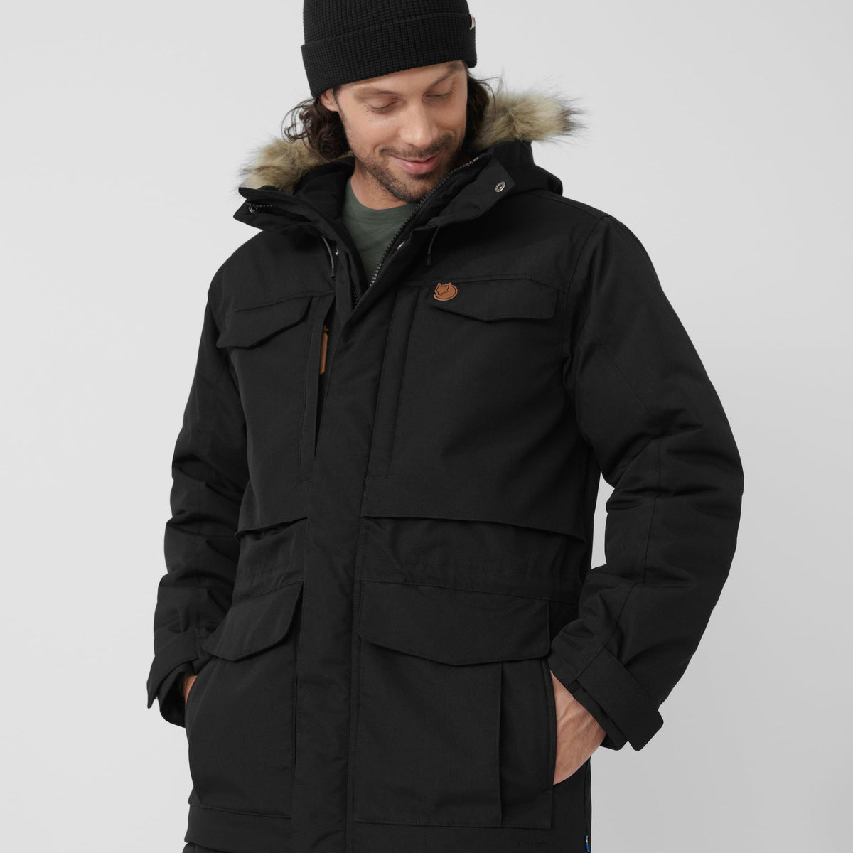 Fjallraven Nuuk Parka M - chest and hand pockets